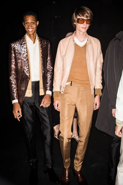Look 10